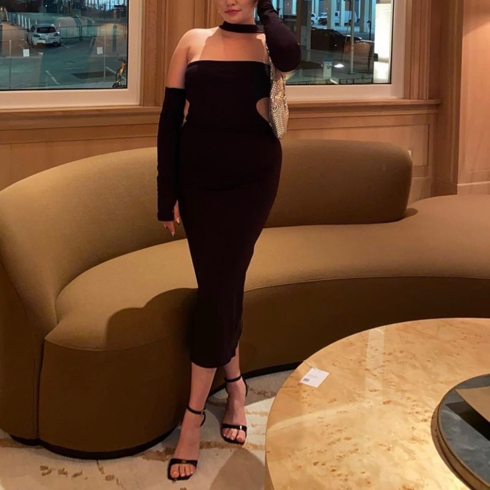 Meshki Neckband Midi Dress with Fingerless Gloves